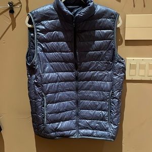 Men’s M Uni Glo ultra lightweight down vest in dusty blue